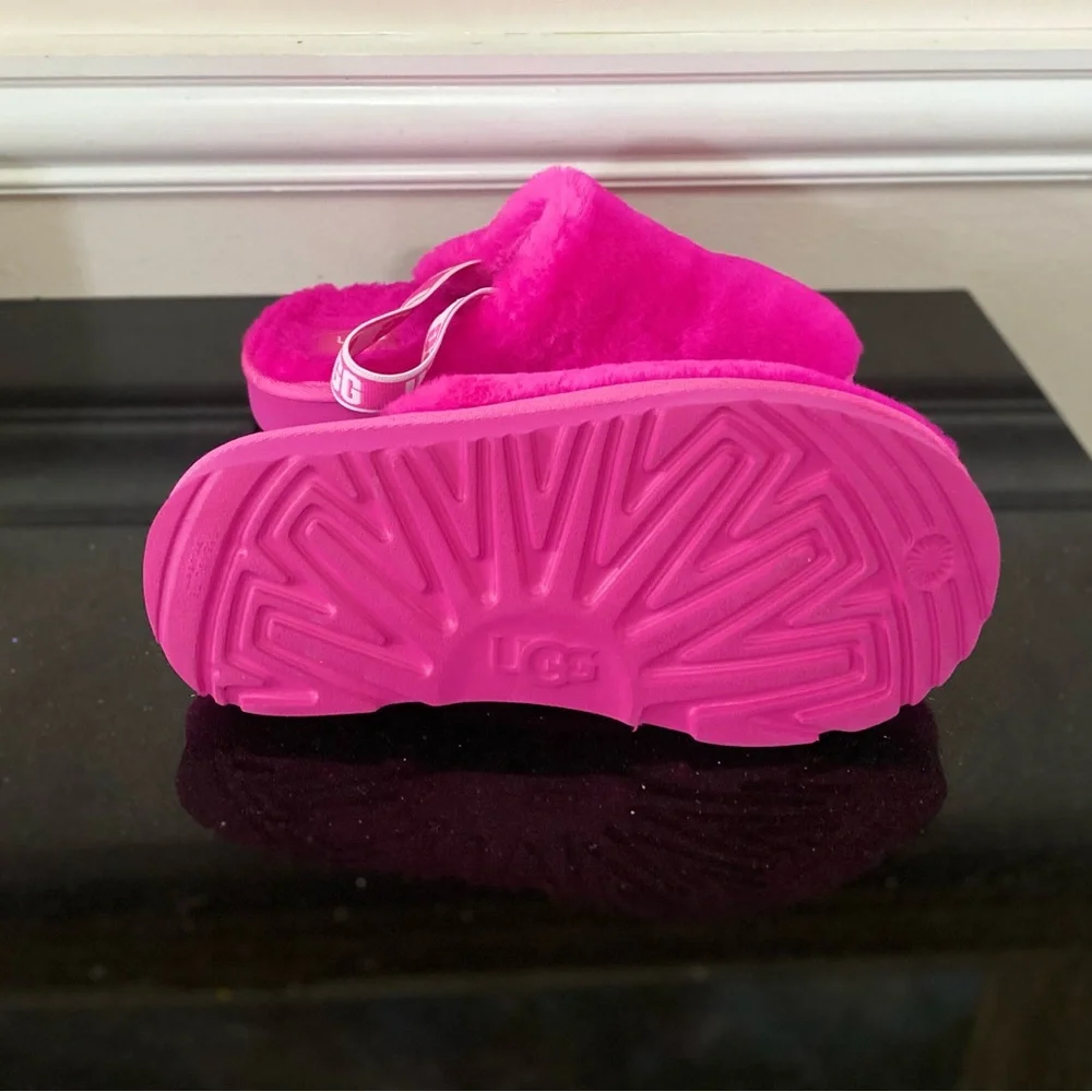 UGG Fluff Yeah Clog Big Kids Slippers